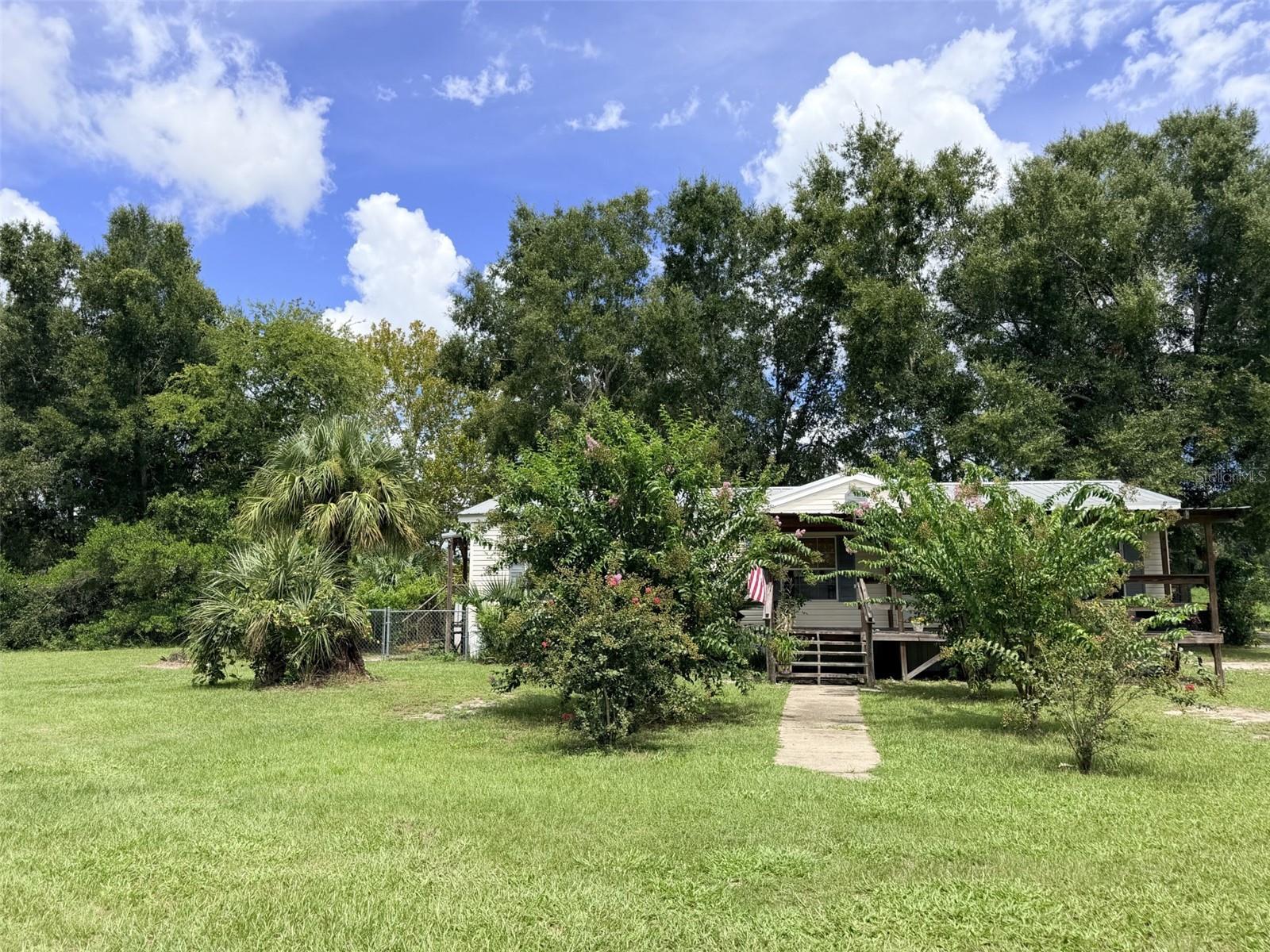 230 E Rodgers Blvd — photo