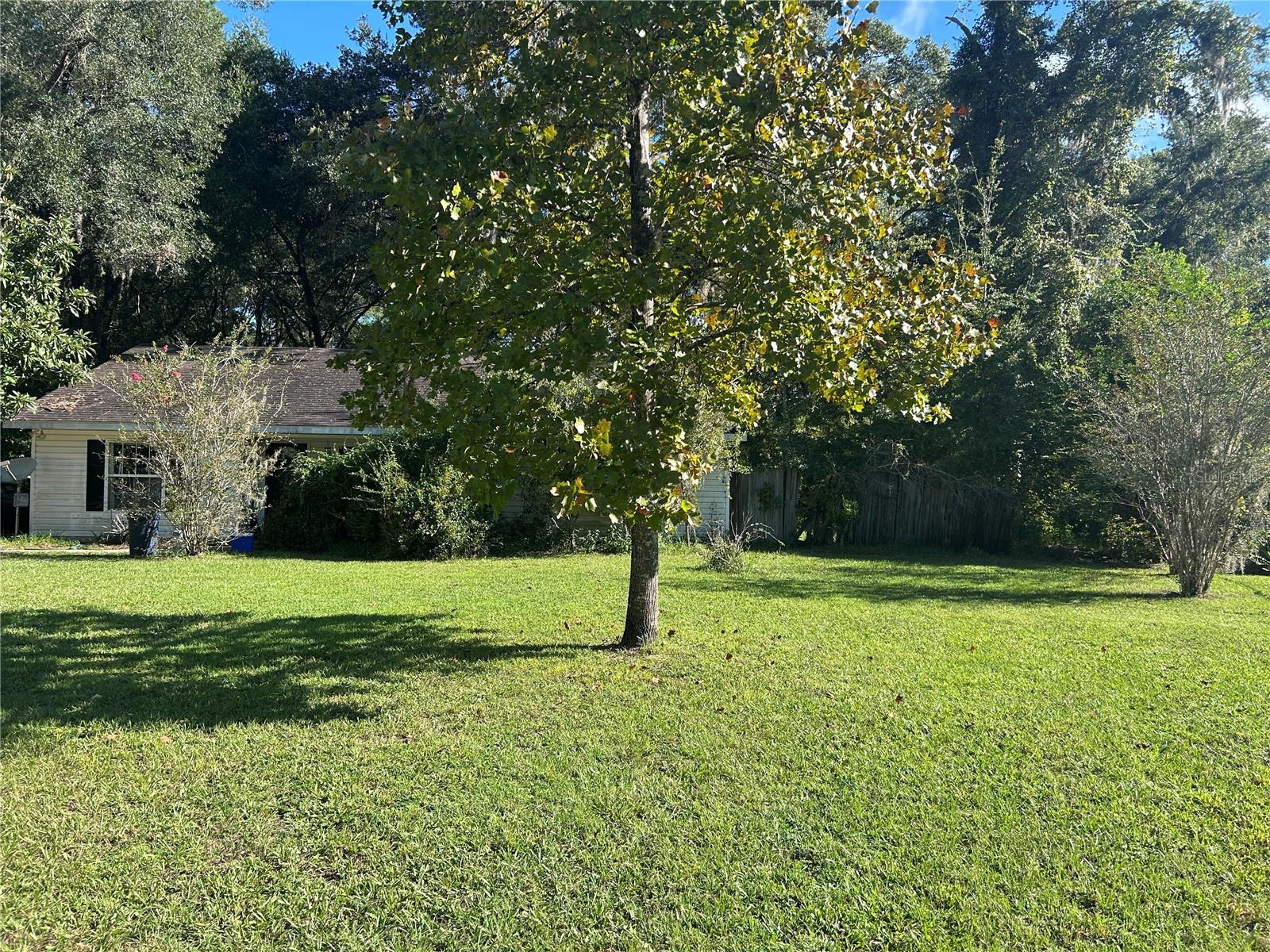 608 NW 9th Ct — photo