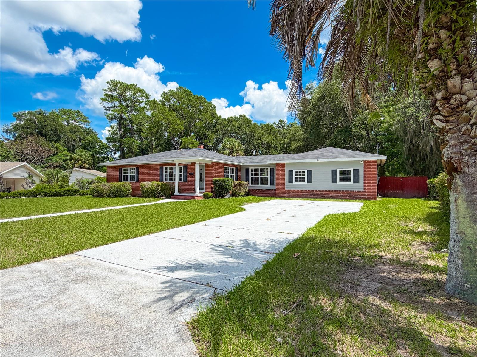709 NW Palm Dr — photo