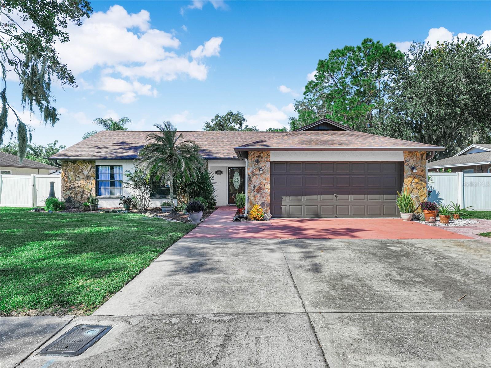 812 Sandalwood Dr — photo