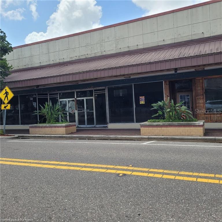 121 W Main St — photo