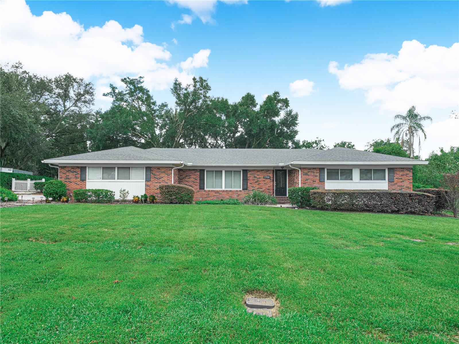 1709 Virginia Ct — photo