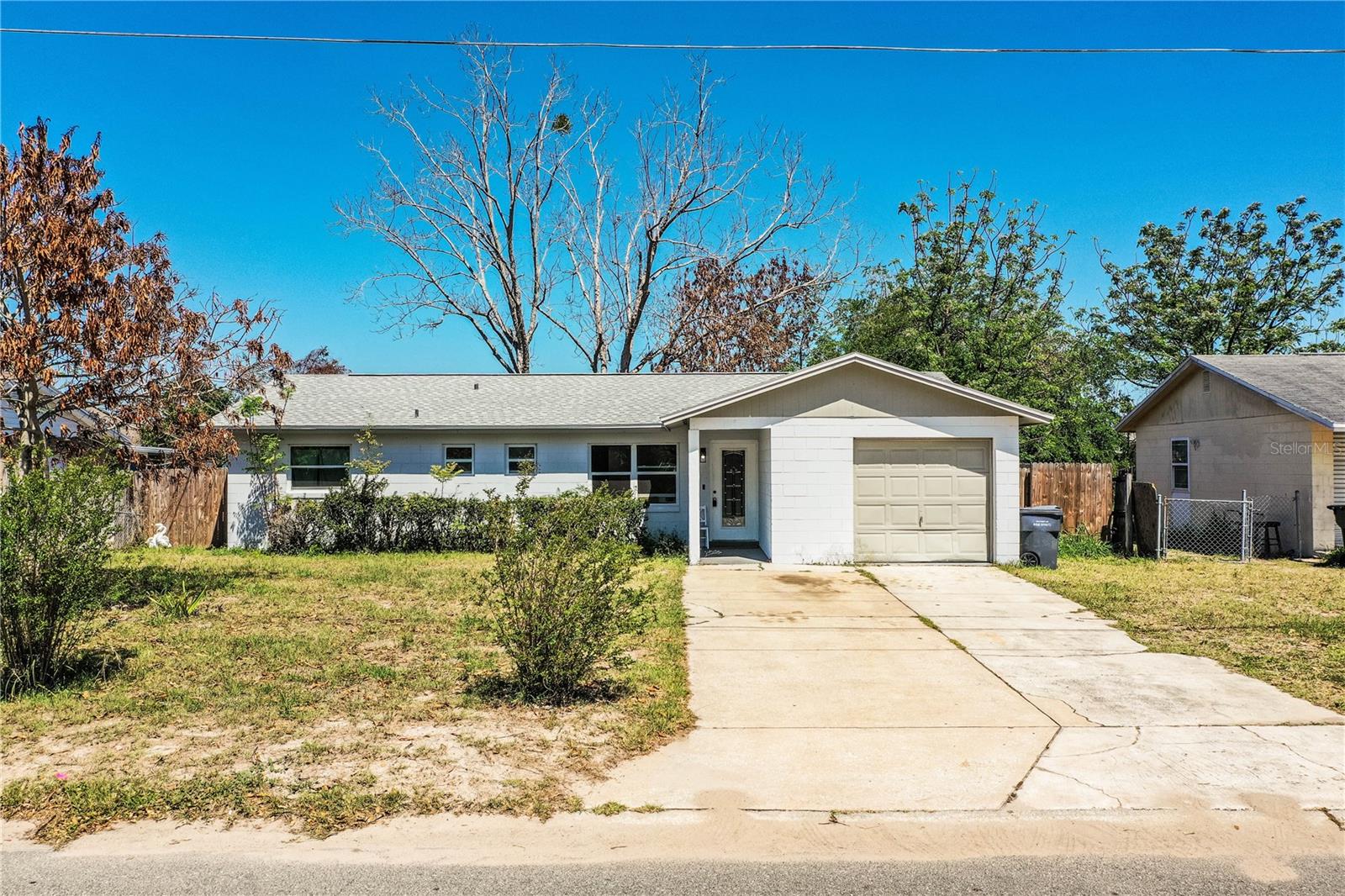 1015 Carefree Cove Dr — photo