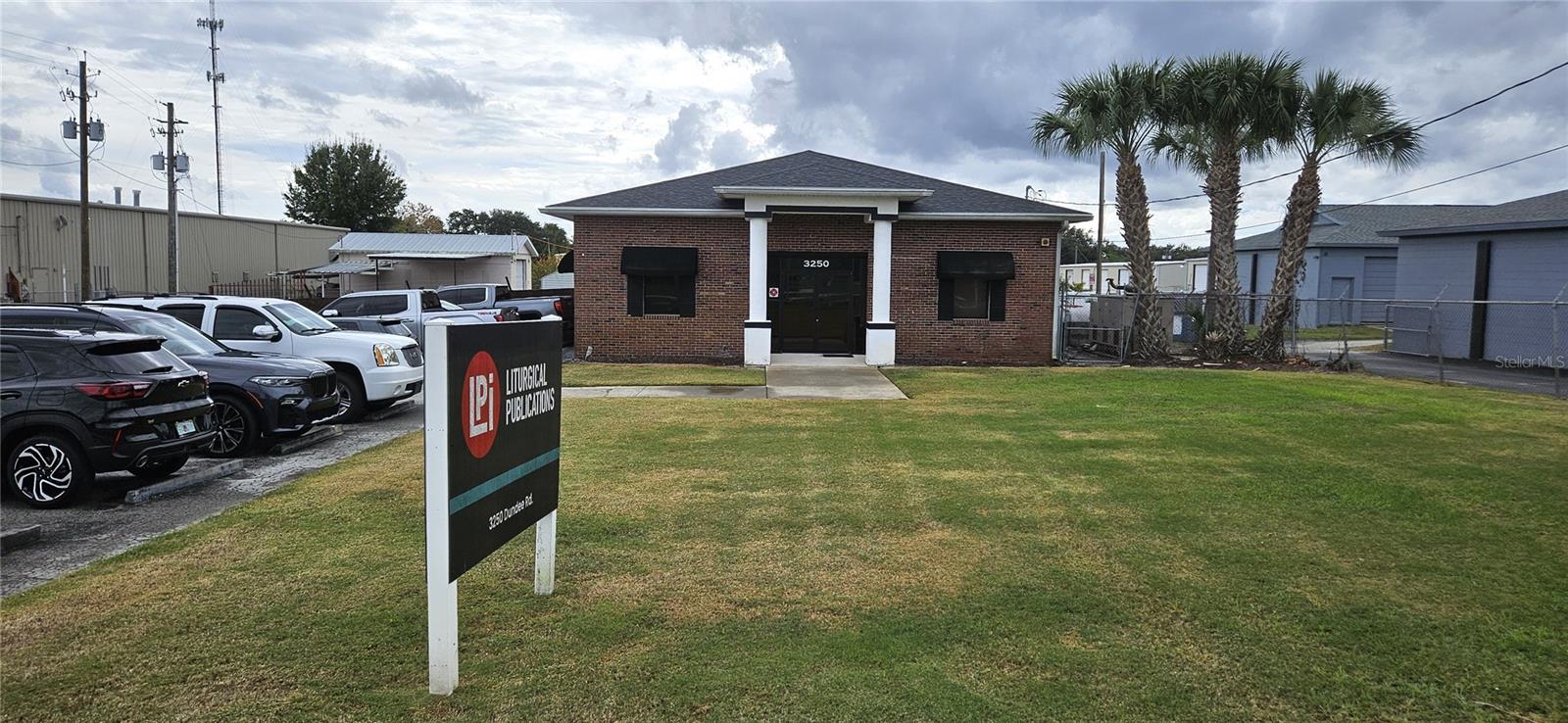 3250 Dundee Rd — photo