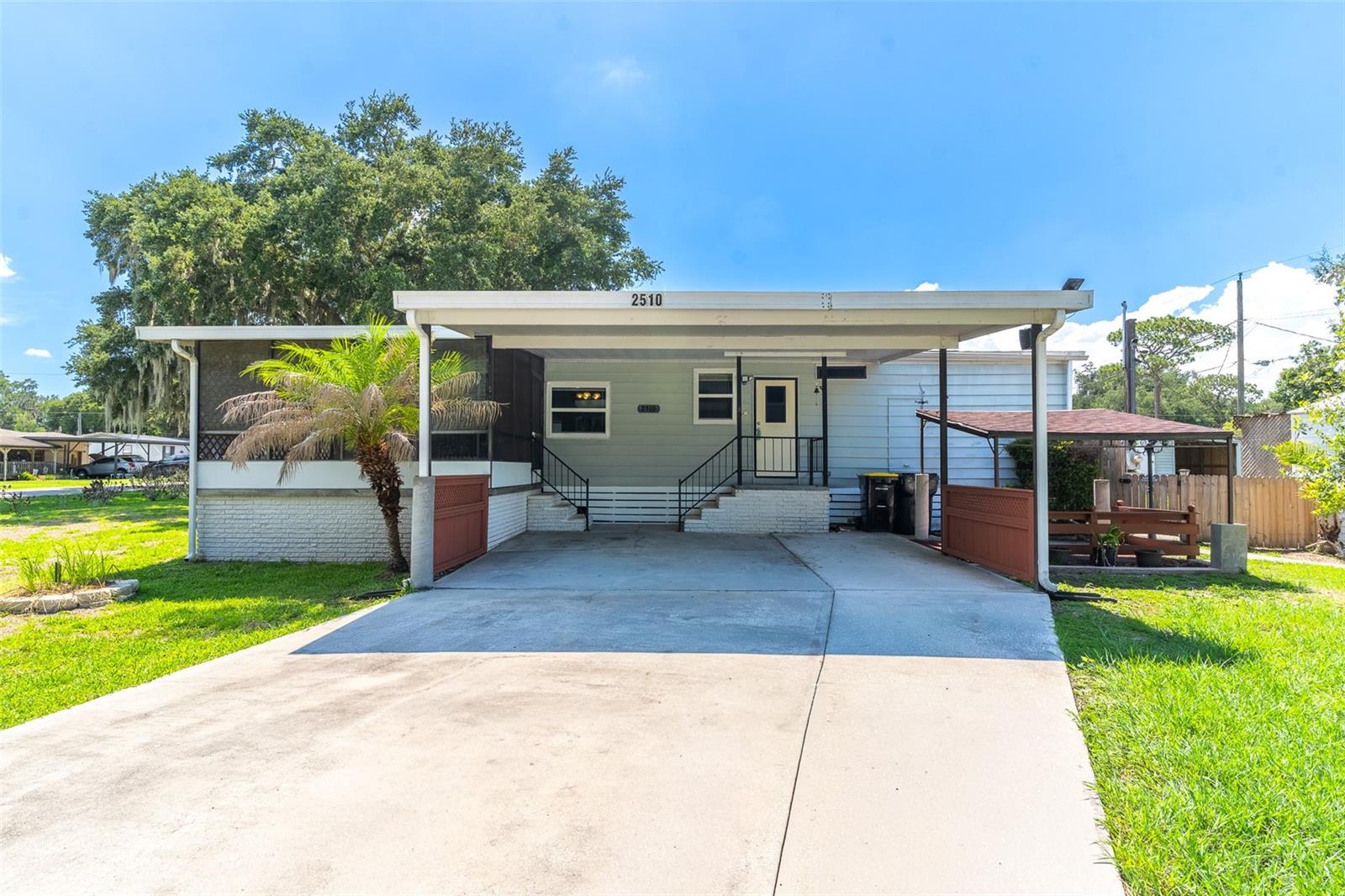 2510 Island Oaks E — photo
