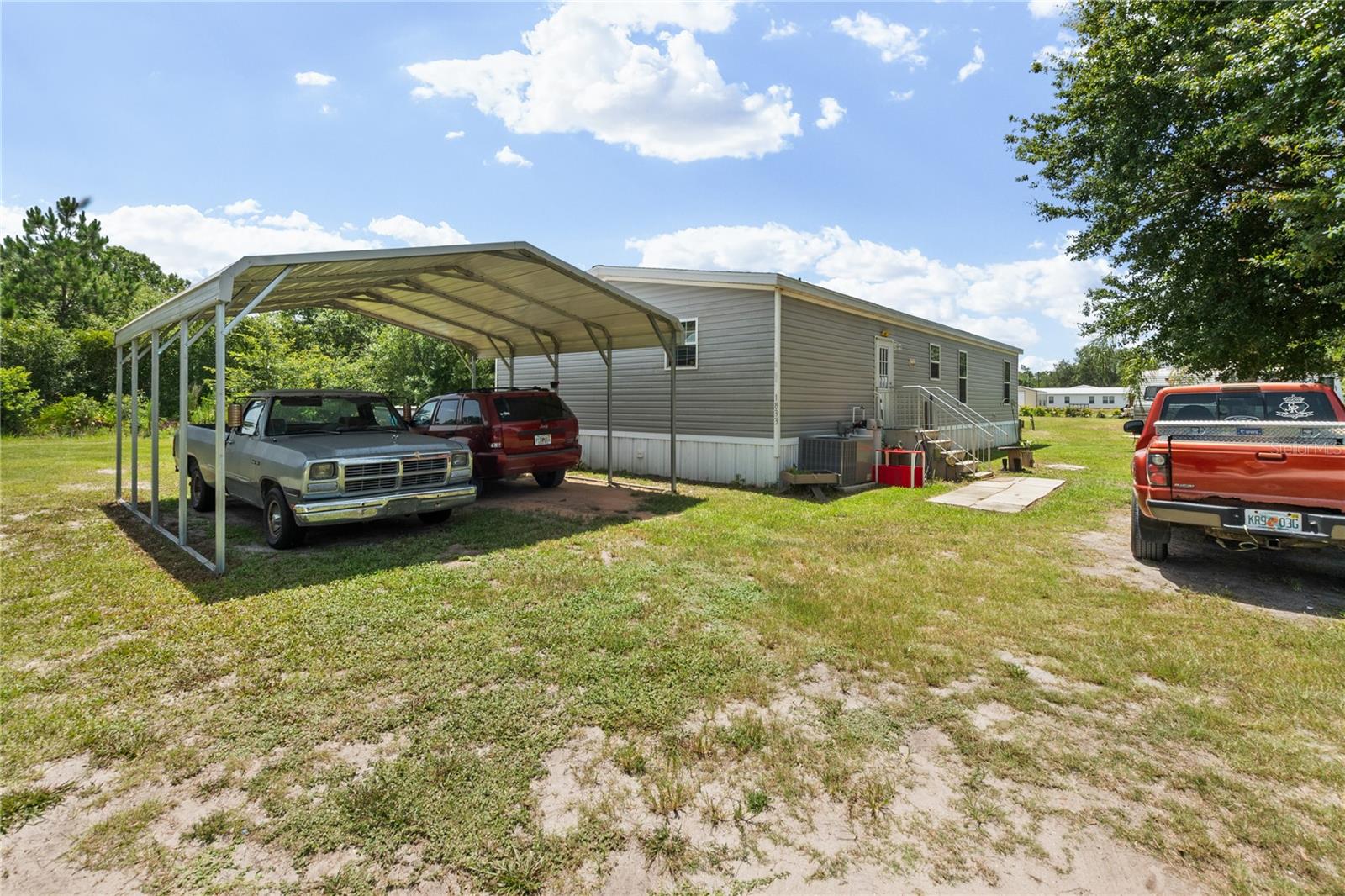 1833 E Sunnyside Dr — photo