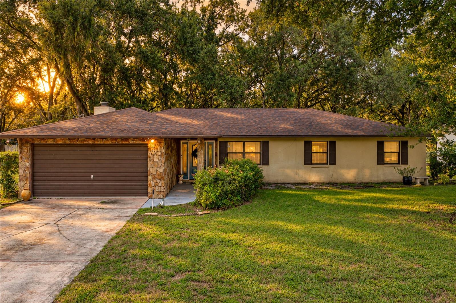 124 N Pointe Dr — photo
