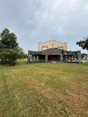 375 W Bay Ave — photo