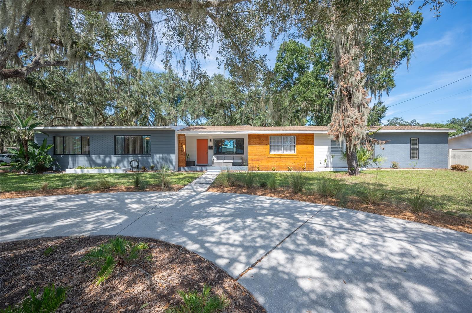 1430 E Edgewood Dr — photo