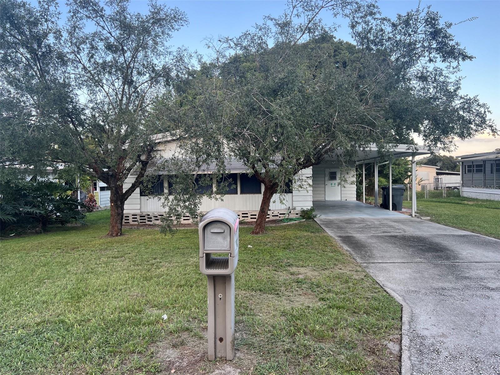 528 Skyline Dr W — photo