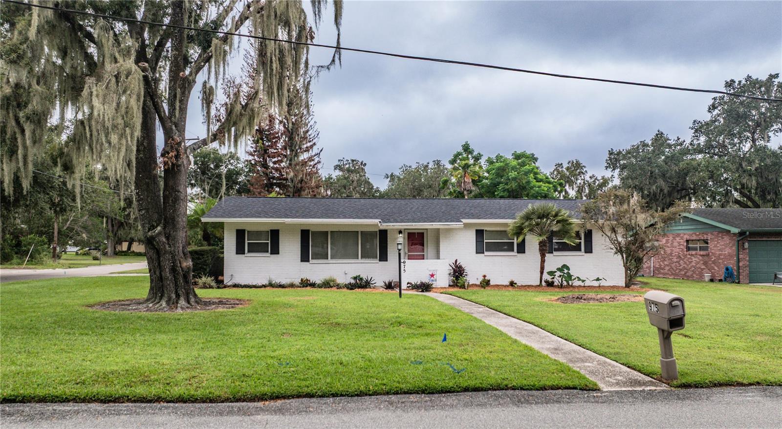 975 E Mann Rd — photo