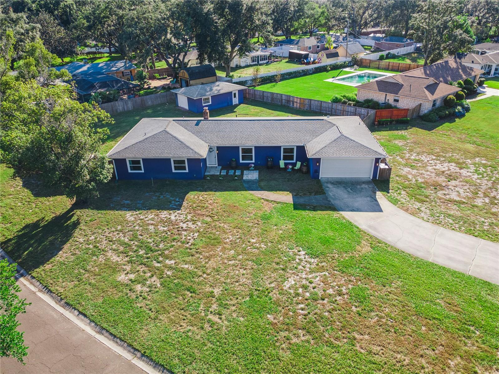 601 Greenbriar Dr — photo