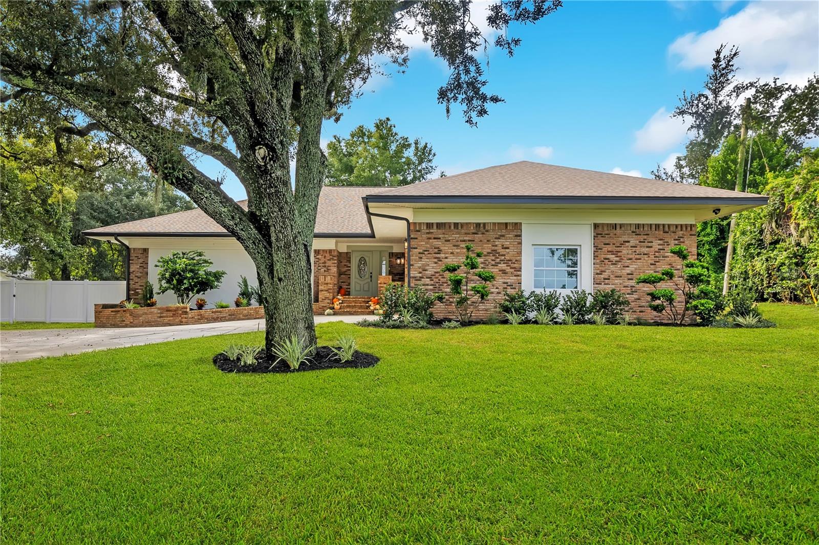 2637 Grace Mnr — photo