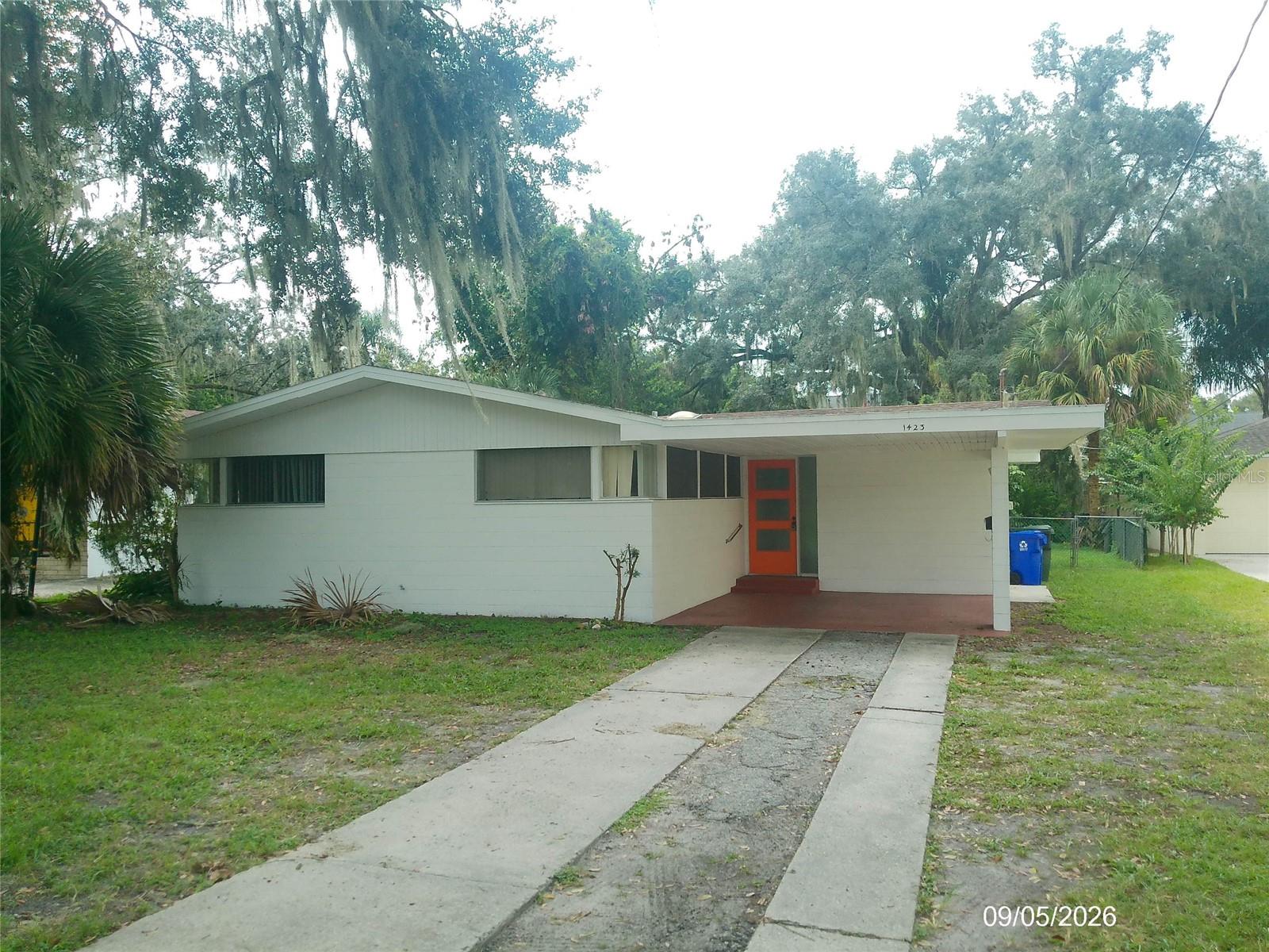 1423 Crystal Lake Dr — photo