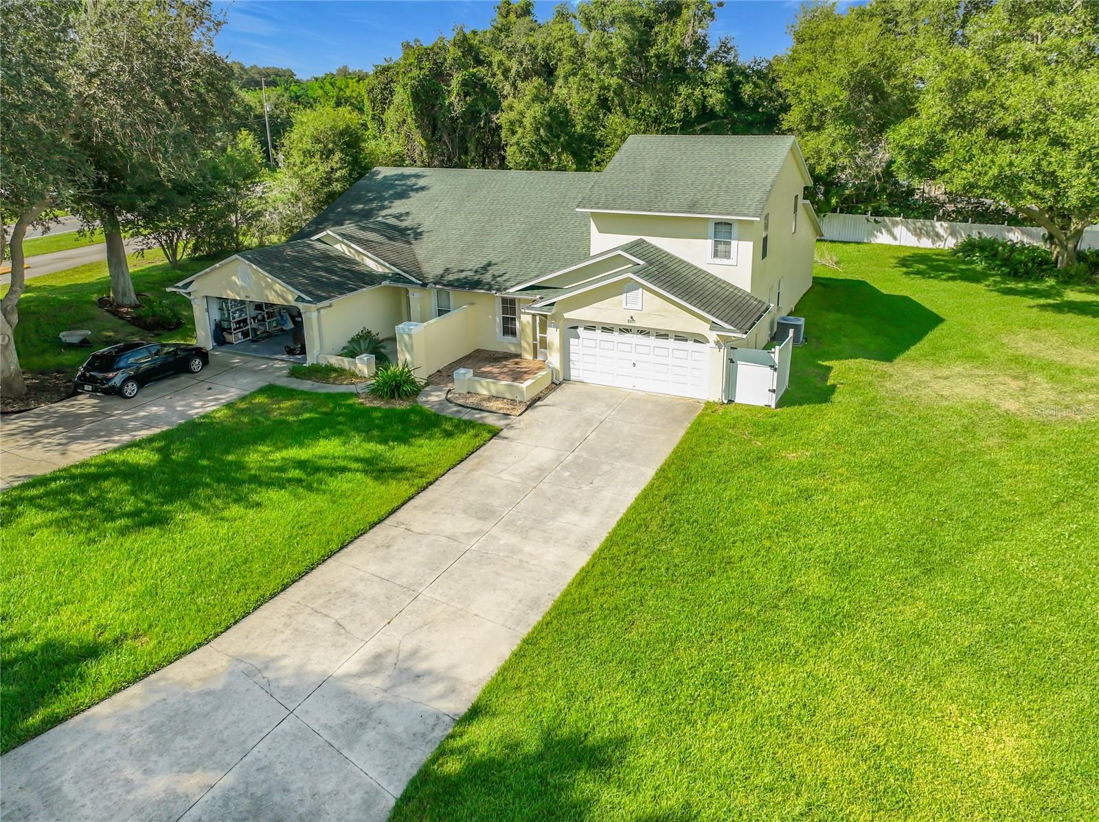 8805 Courtyard Ln — photo