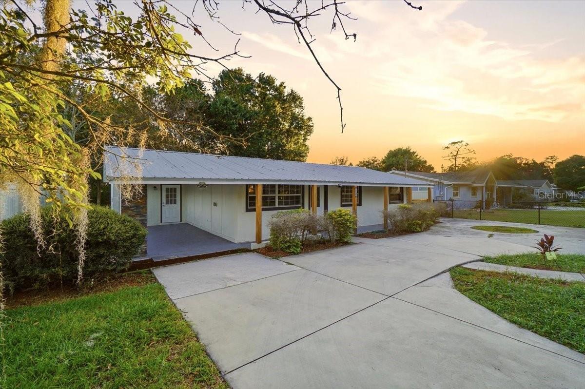 812 Windsor St — photo