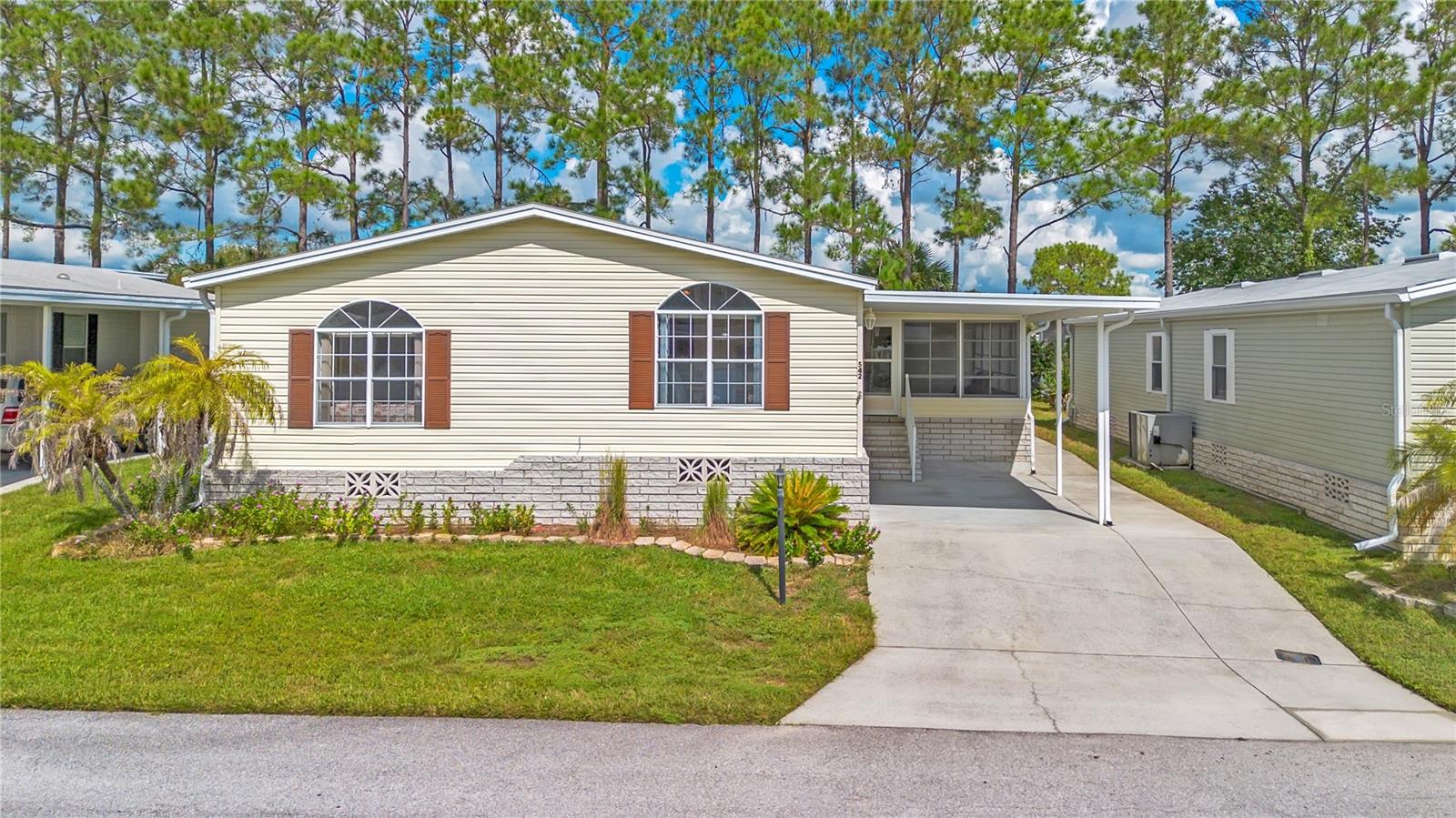 542 Dreama Dr — photo