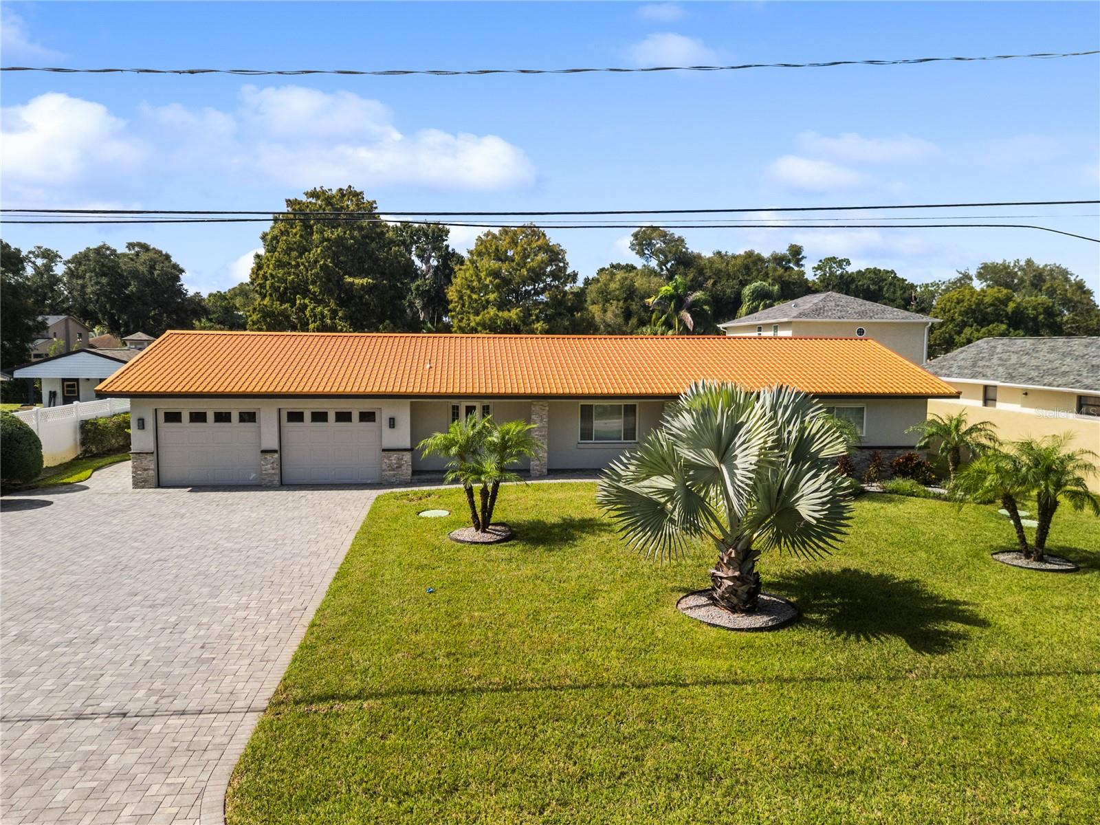 1010 Edgewater Dr — photo