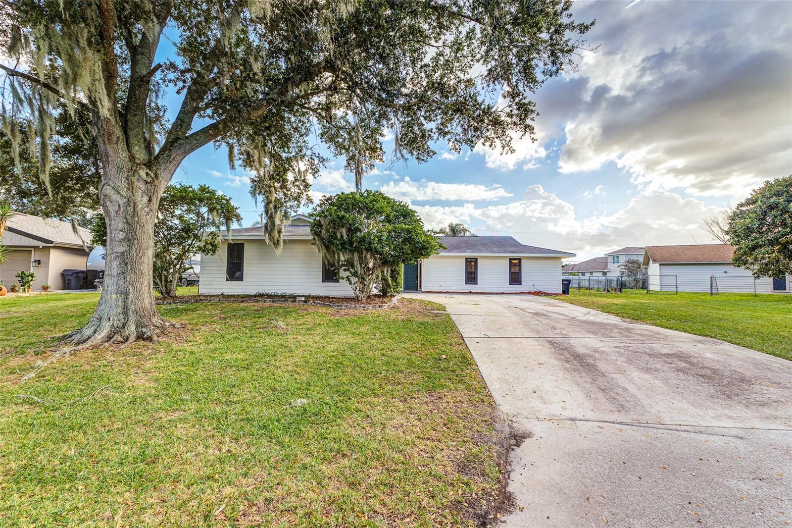 2313 Flaming Arrow Dr — photo