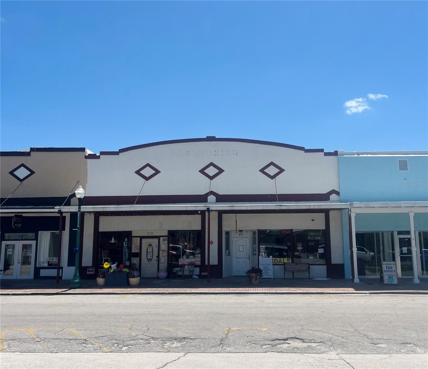 215 W Oak St — photo