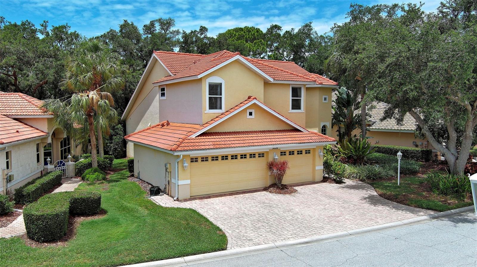 5026 Hanging Moss Ln — photo