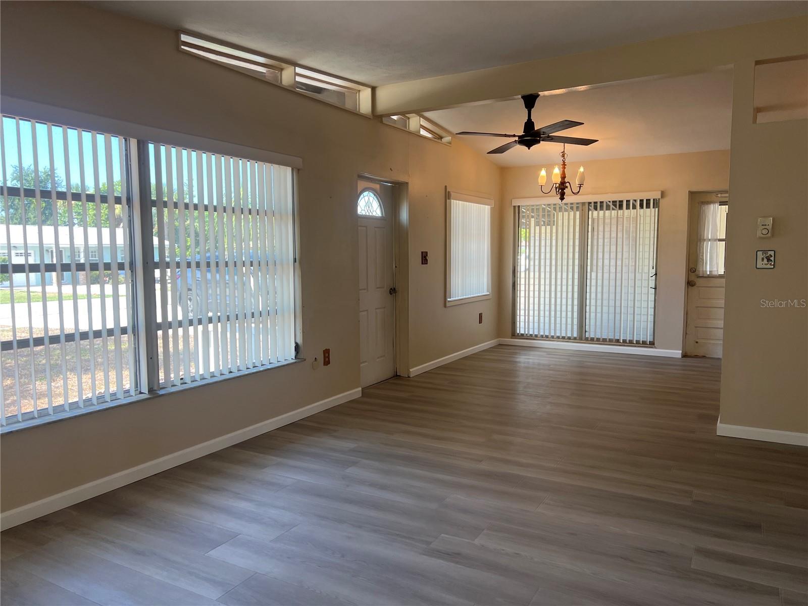 321 Alba Street E, Venice, FL 34285 — photo 2