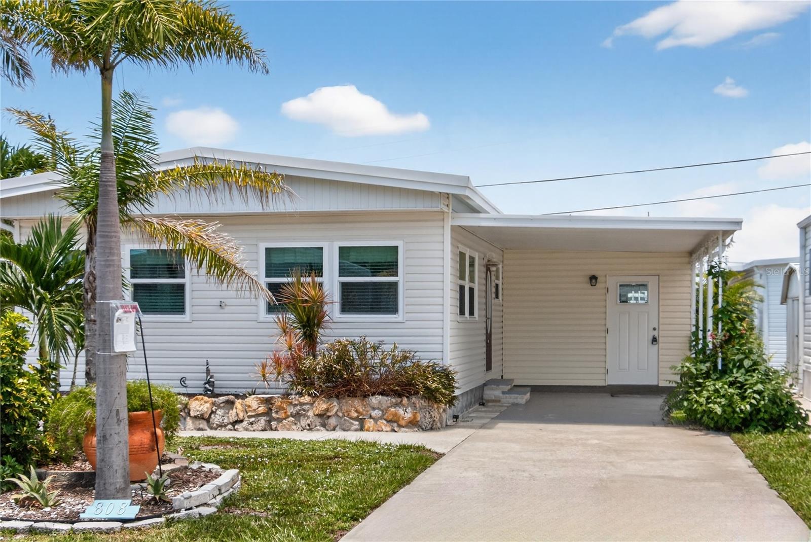 808 S Green Cir — photo