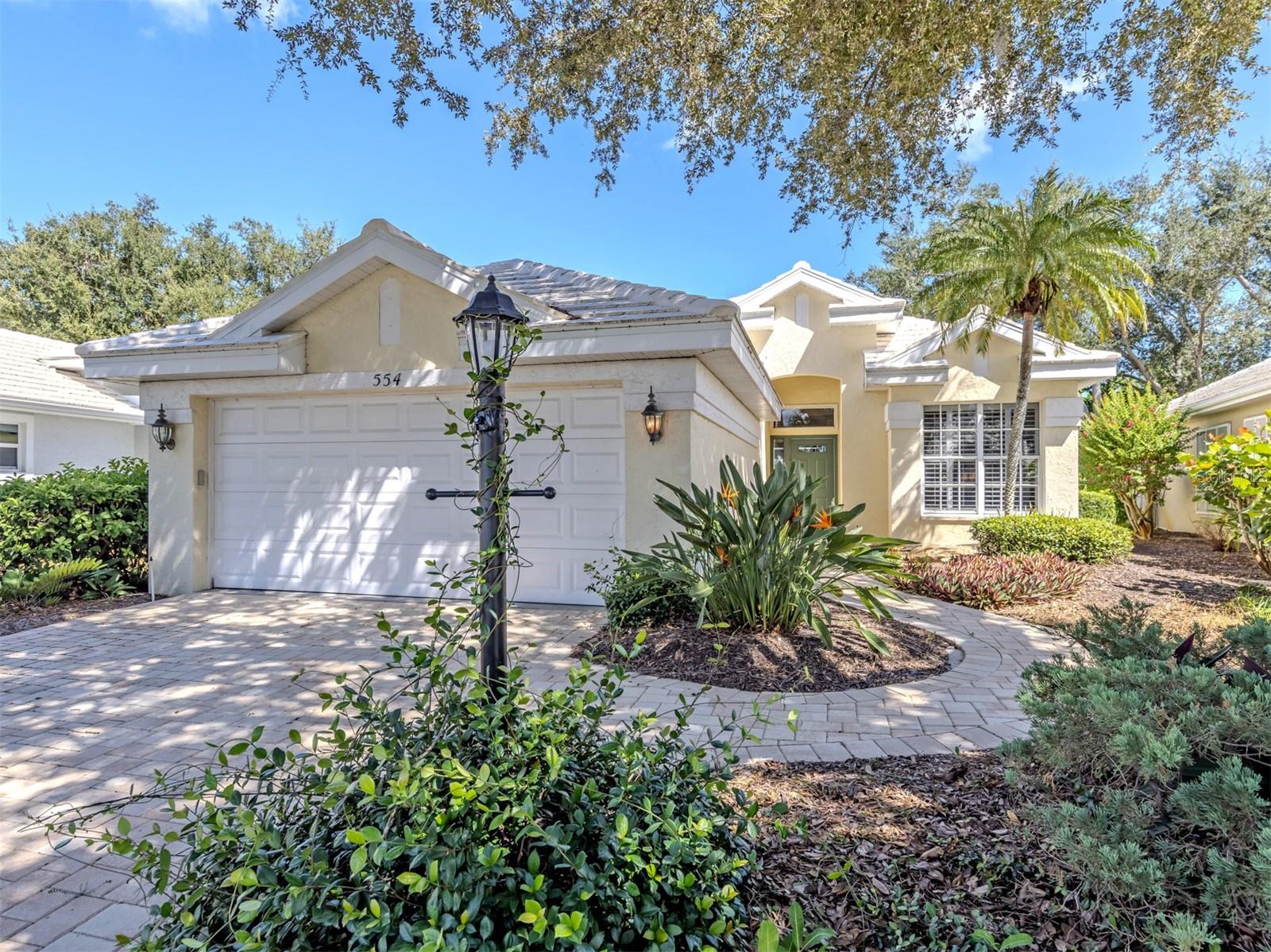 554 Fallbrook Dr — photo