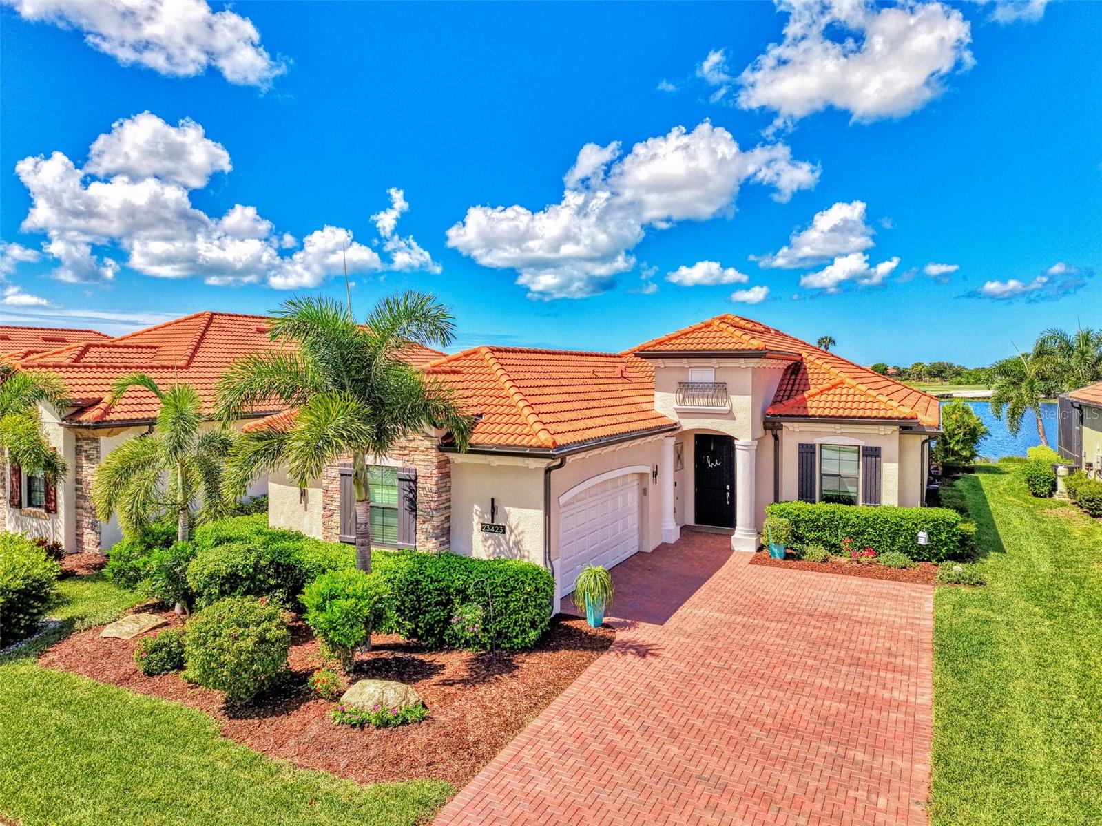 23423 Waverly Cir — photo