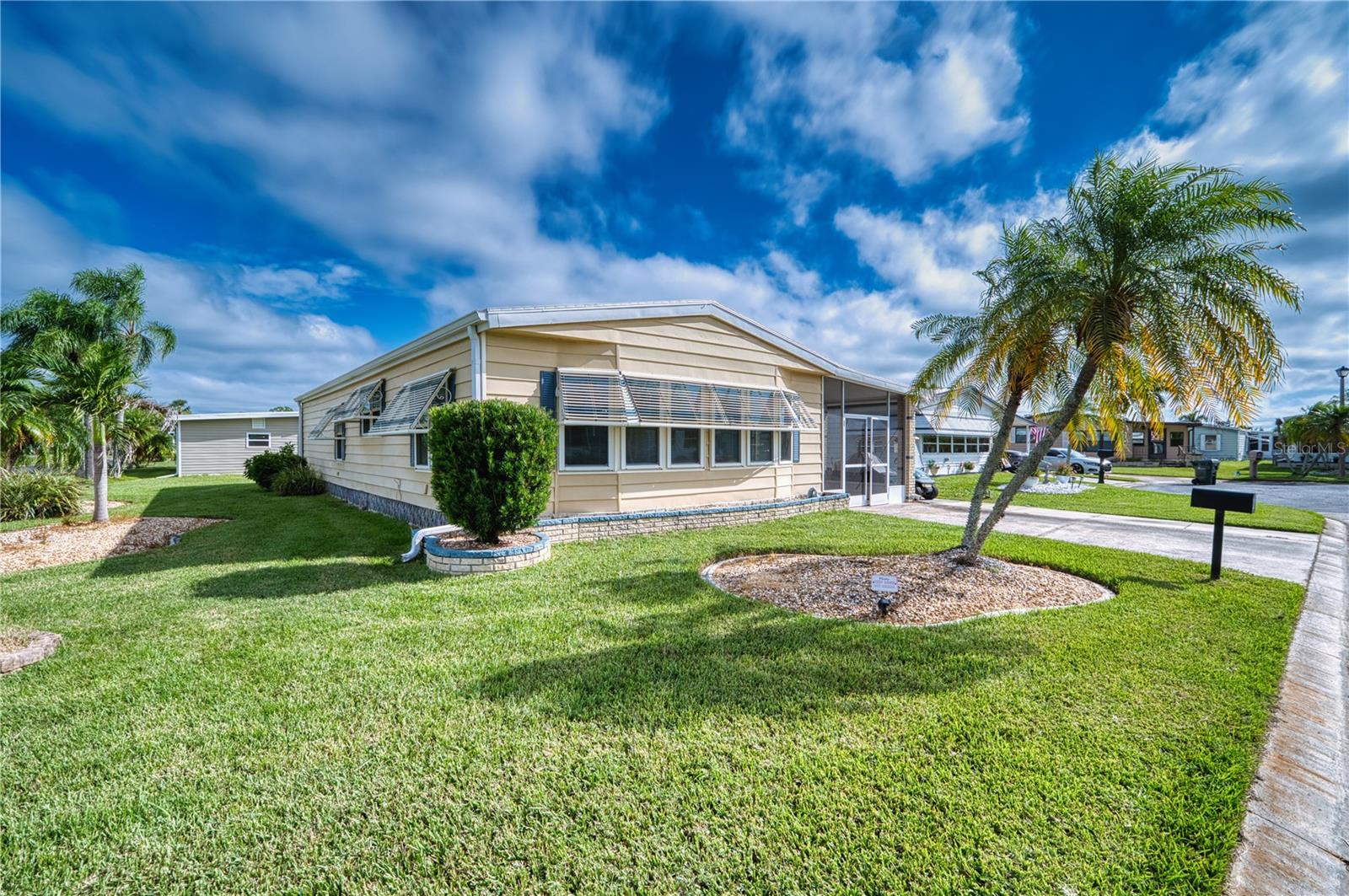 273 Captains Ct — photo