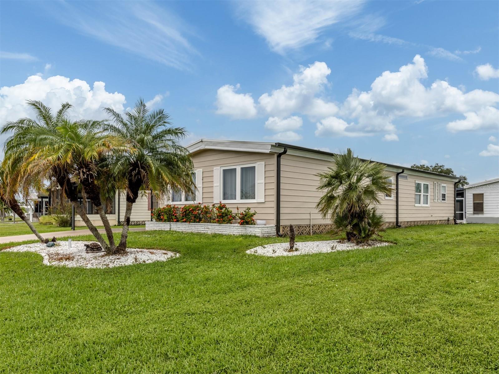 196 Palm Harbor Dr — photo