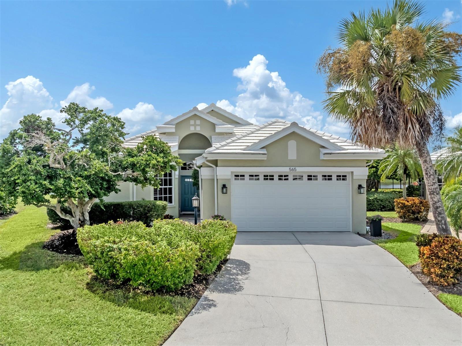565 Fallbrook Drive, Venice, FL 34292 — photo 2