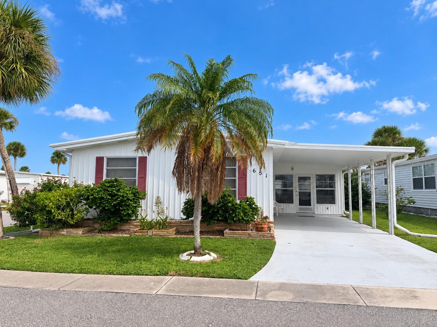 651 Iris Dr — photo