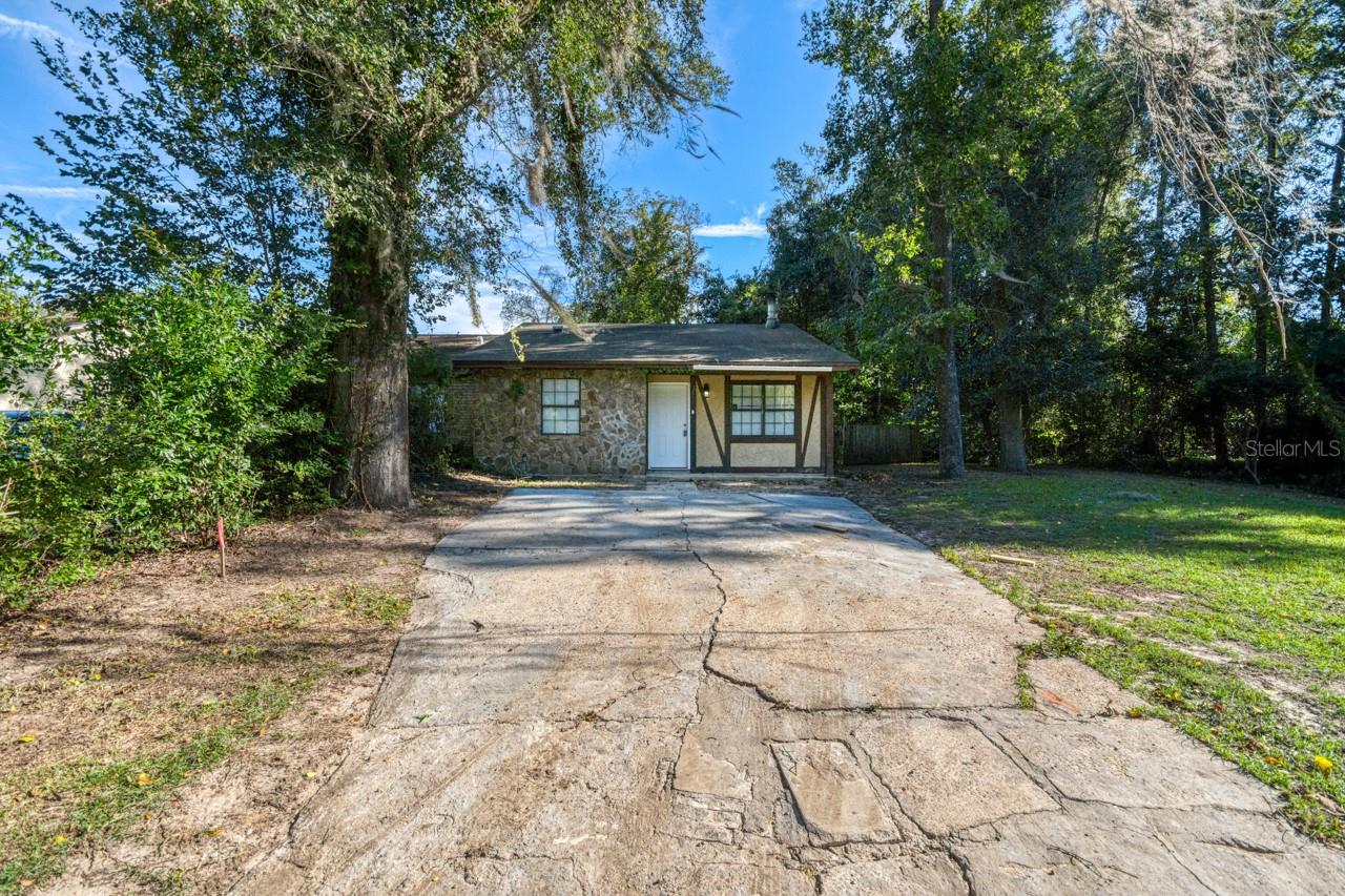 3811 Stewart Way — photo