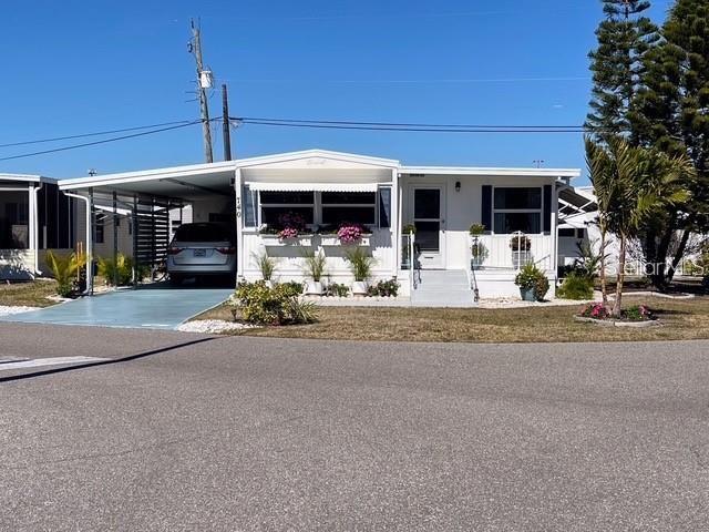740 Carefree — photo
