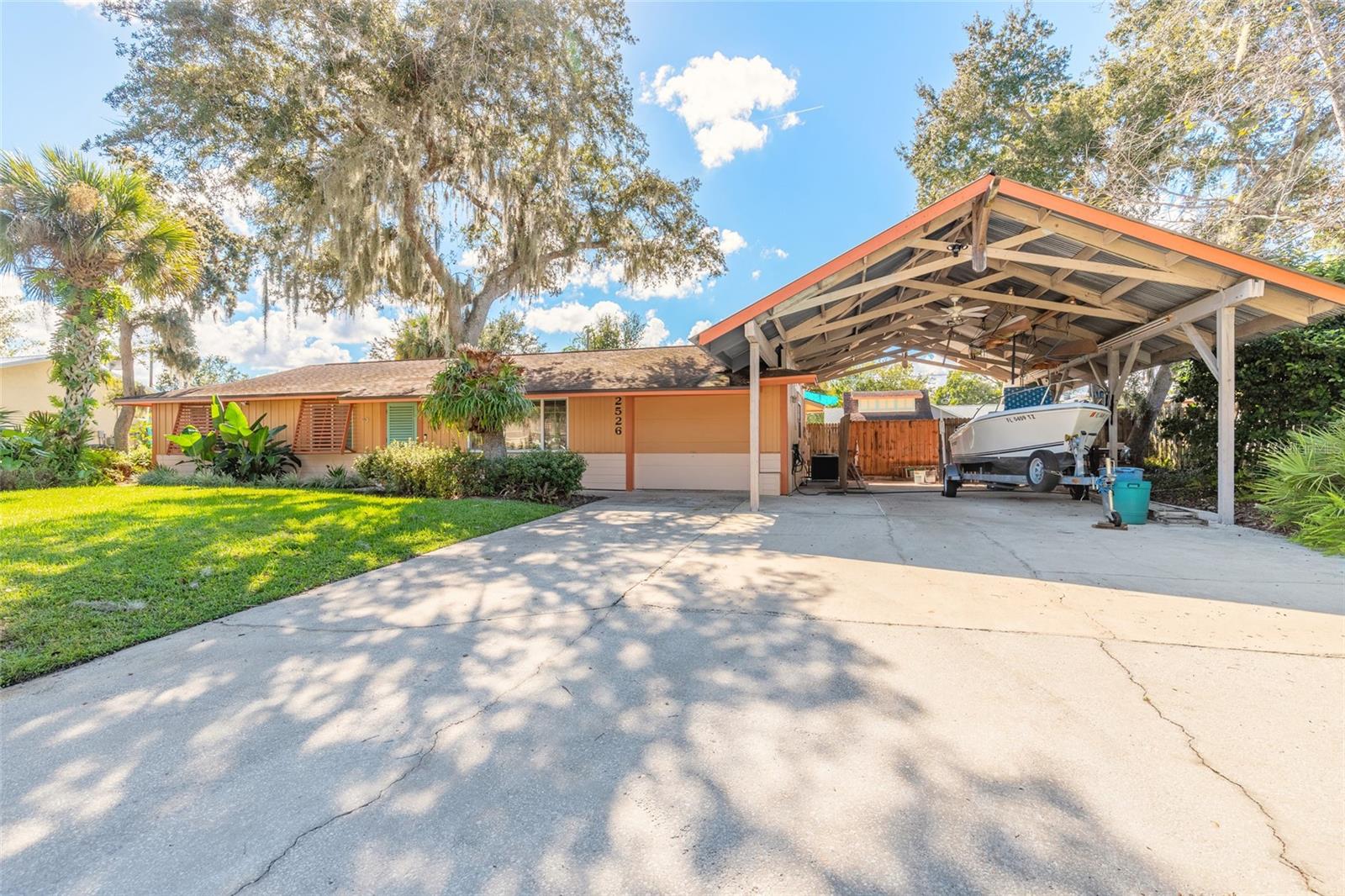 2526 Royal Palm Dr — photo