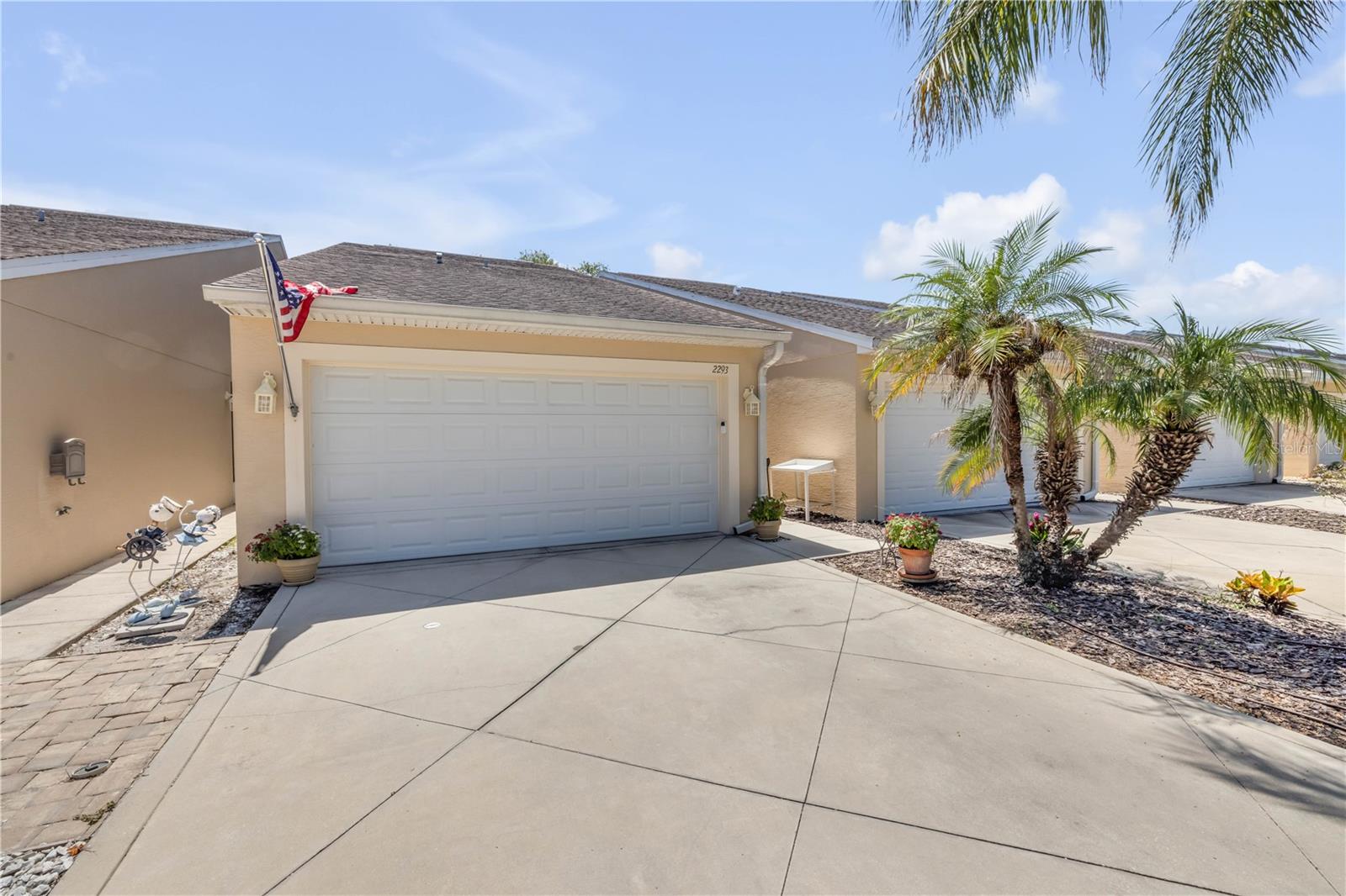 2293 Hawks Cove Cir — photo