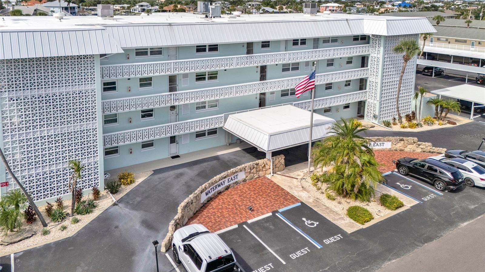 325 N Causeway #C302 — photo