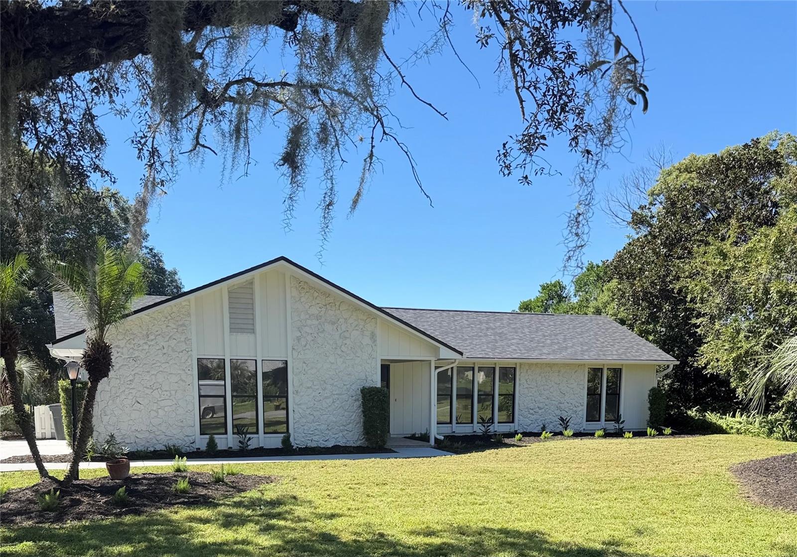 1074 Club House Blvd — photo