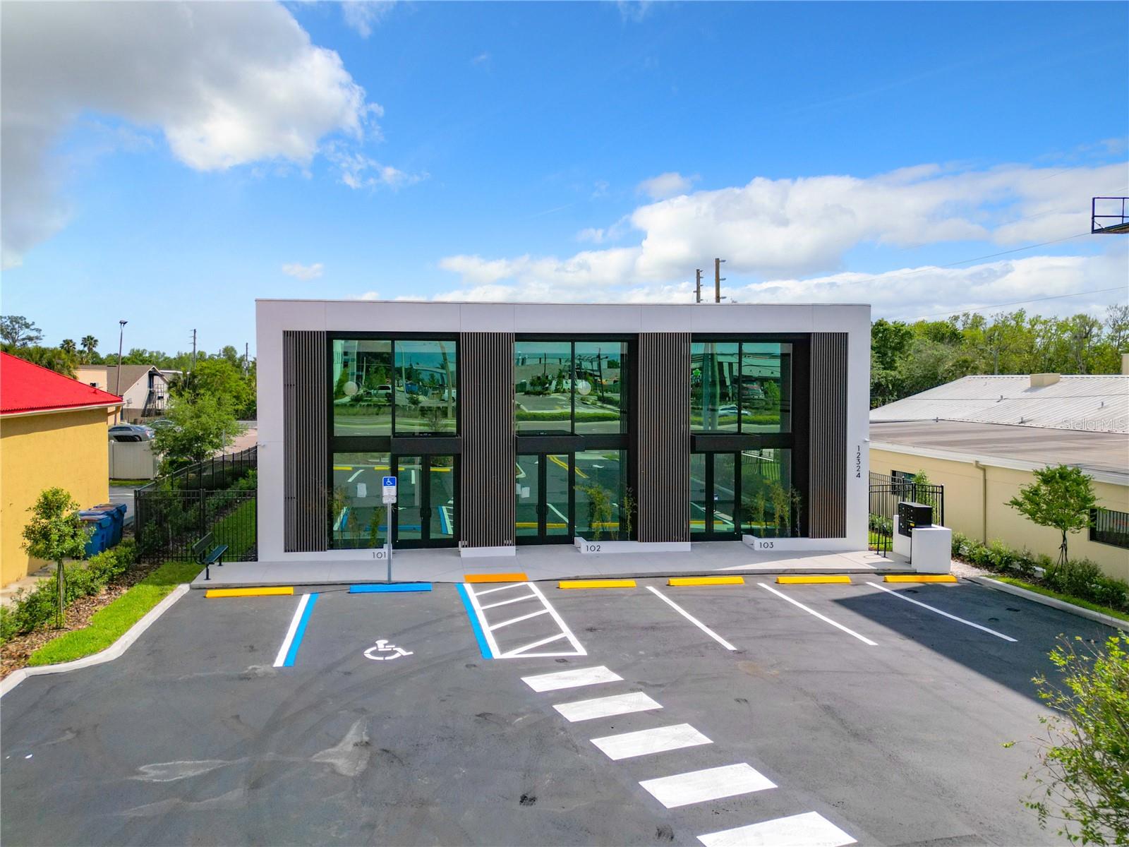 12324 W Colonial Dr — photo