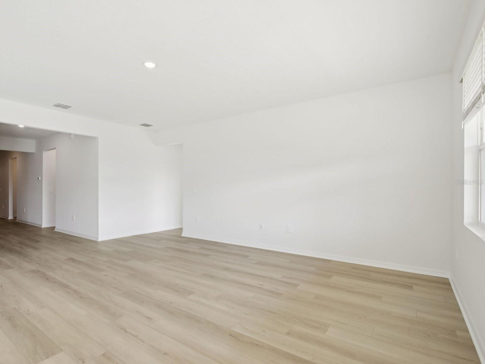 13315 Shellmore Ave — photo