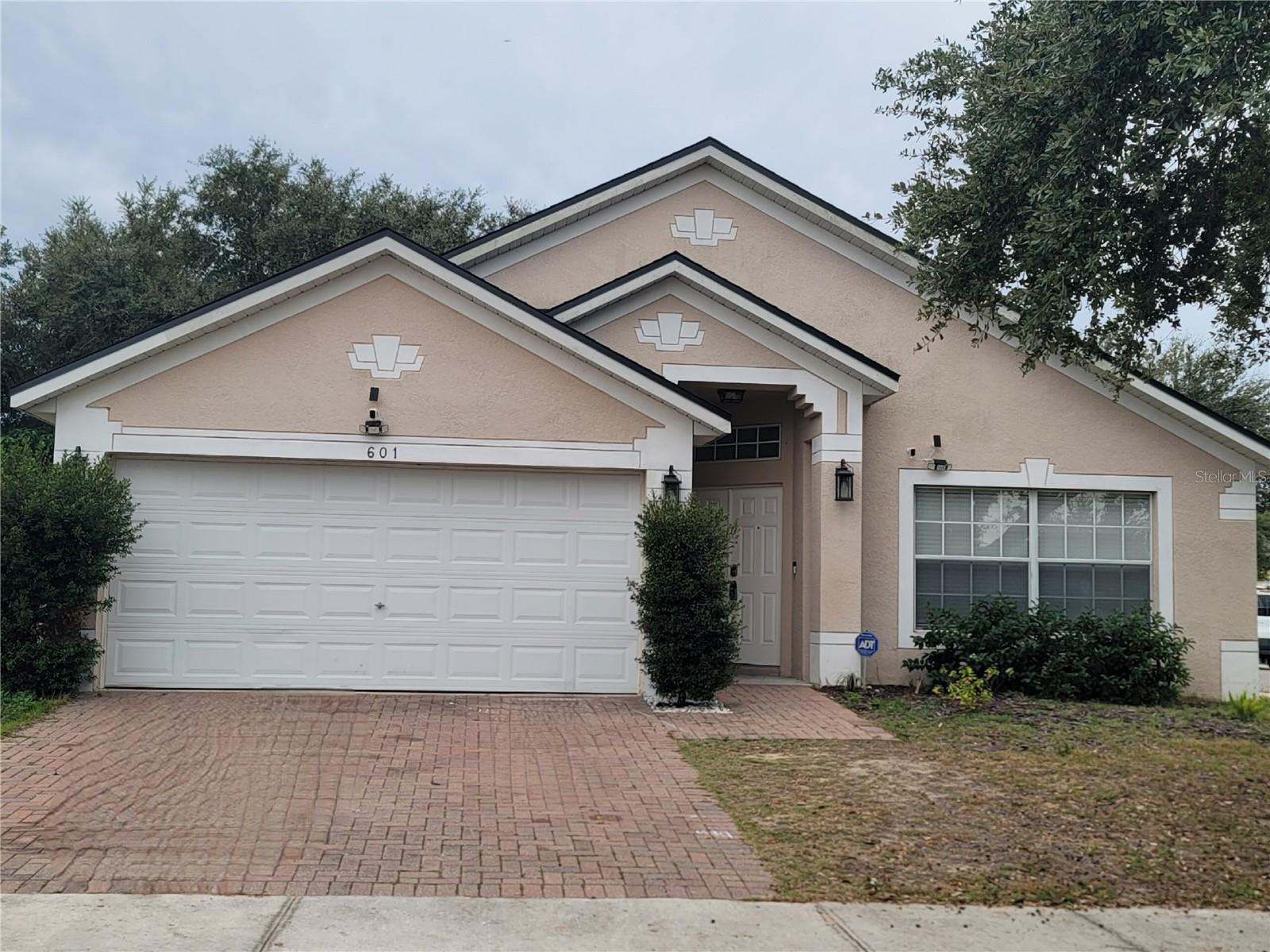 601 Astor Dr — photo