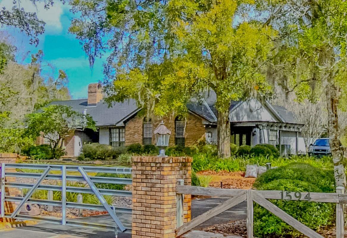 1594 Van Hercke Ln — photo