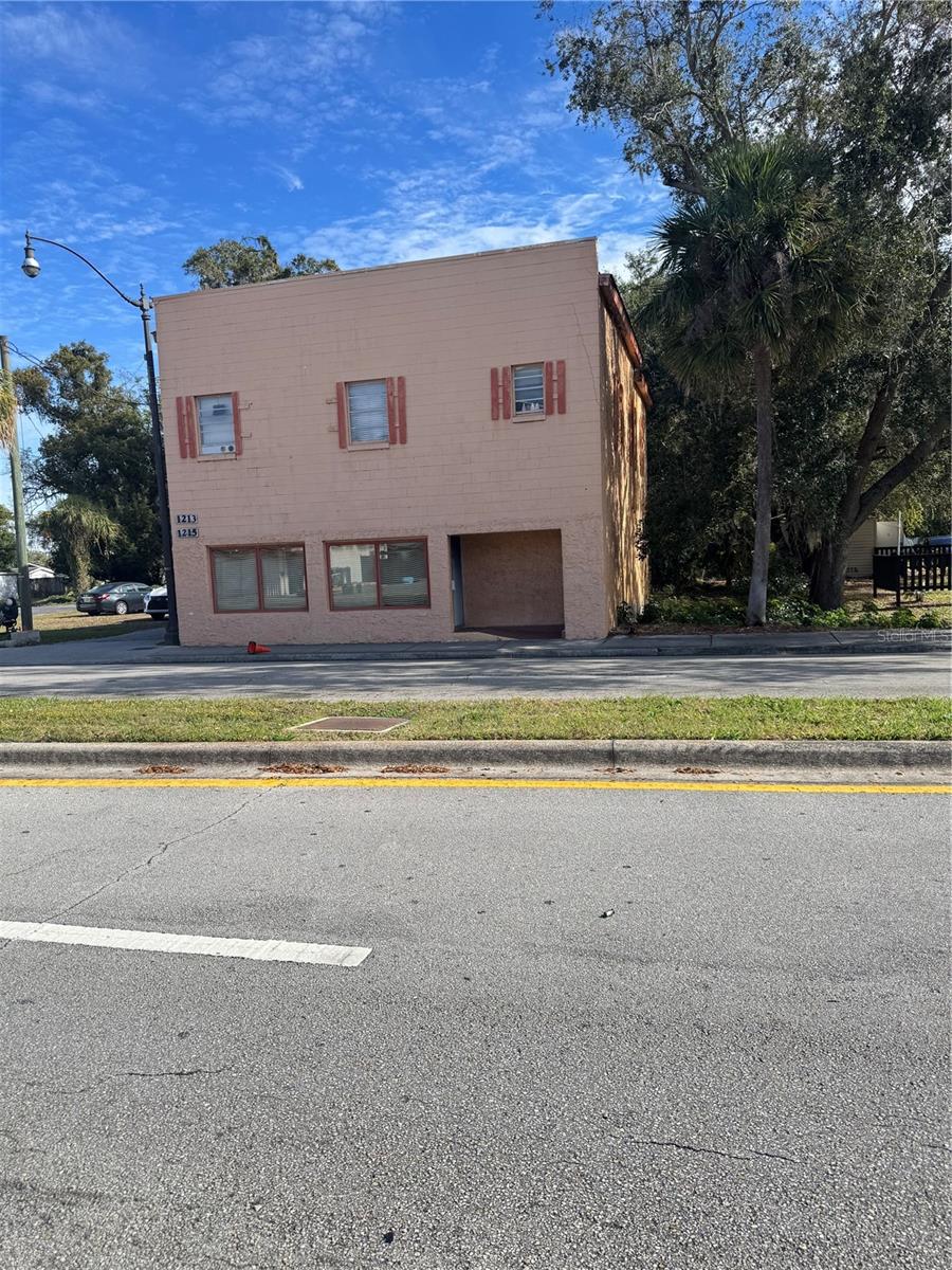 1215 N Main St — photo