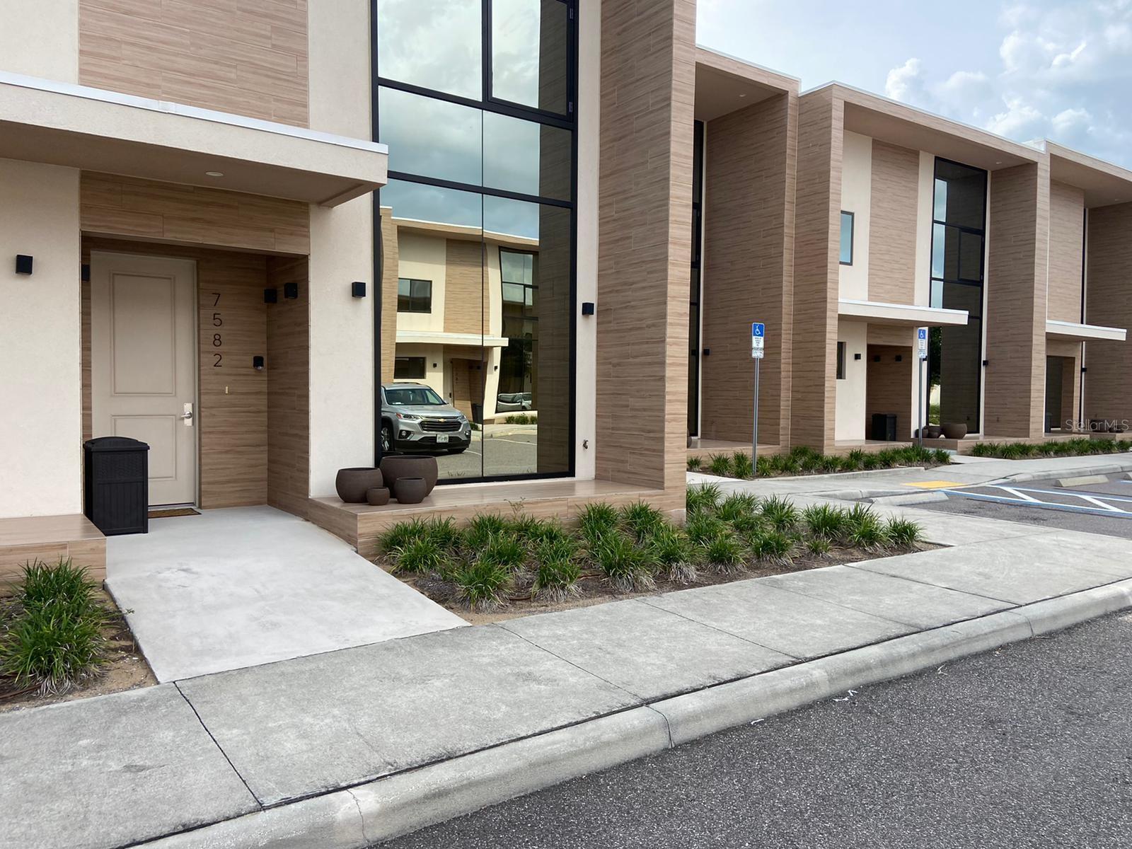 7582 Brooklyn Dr — photo