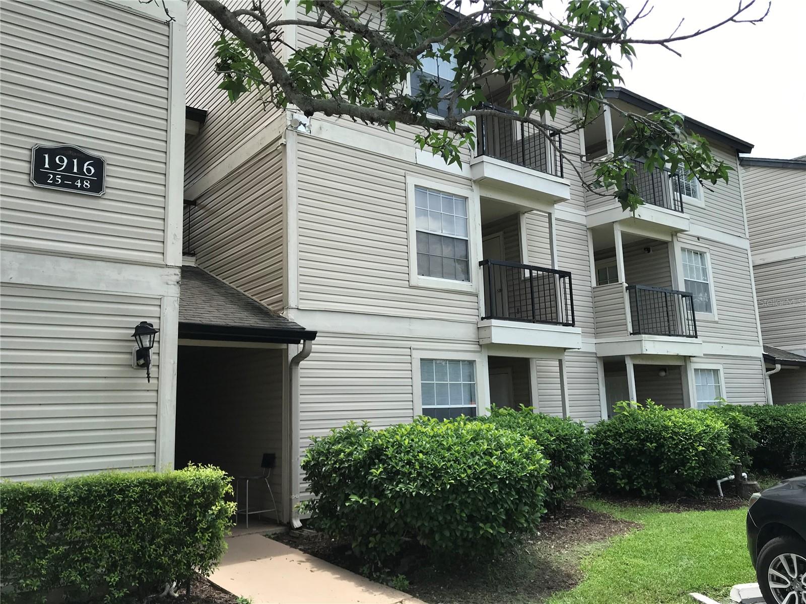 1916 Lake Atriums Cir #28 — photo