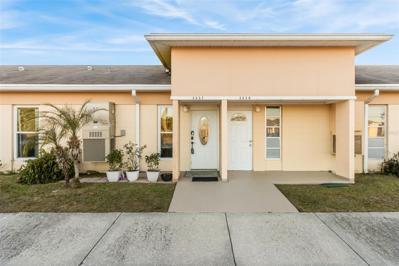 3037 Club Cir — photo