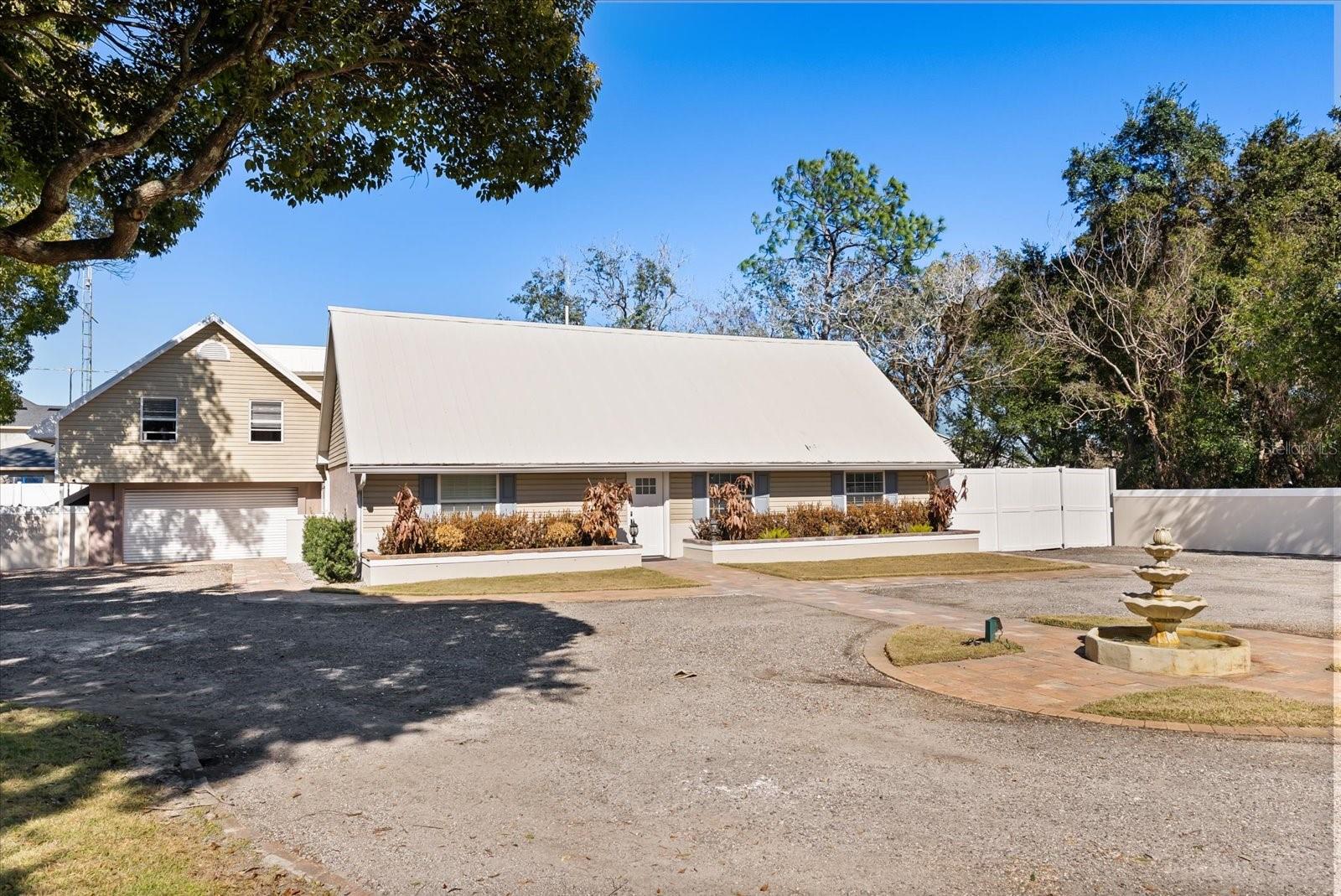8255 Lake Underhill Rd — photo