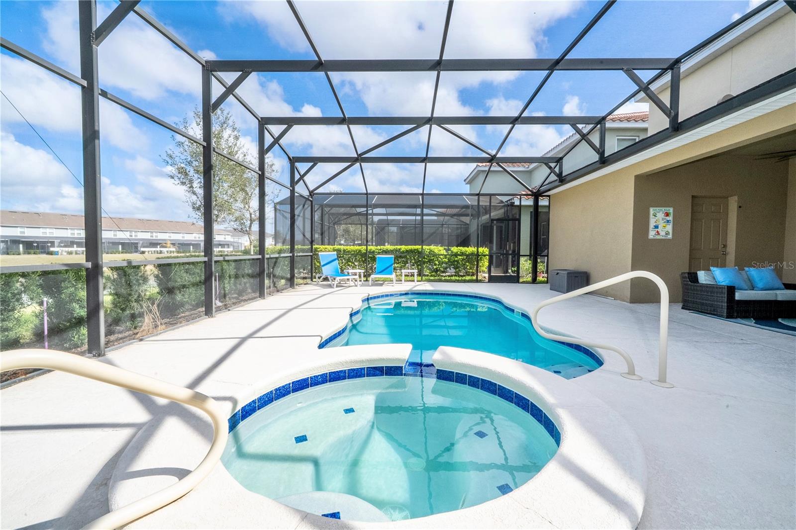7560 Oakmoss Loop — photo