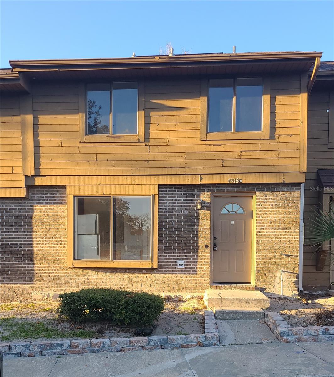 4916 Silver Oaks Vlg #E — photo